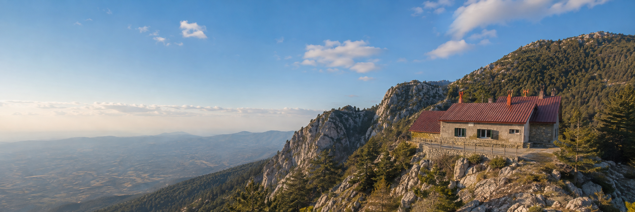 Πανοραμική άποψη του Καταφυγίου Σπήλιος Αγαπητός στον Όλυμπο